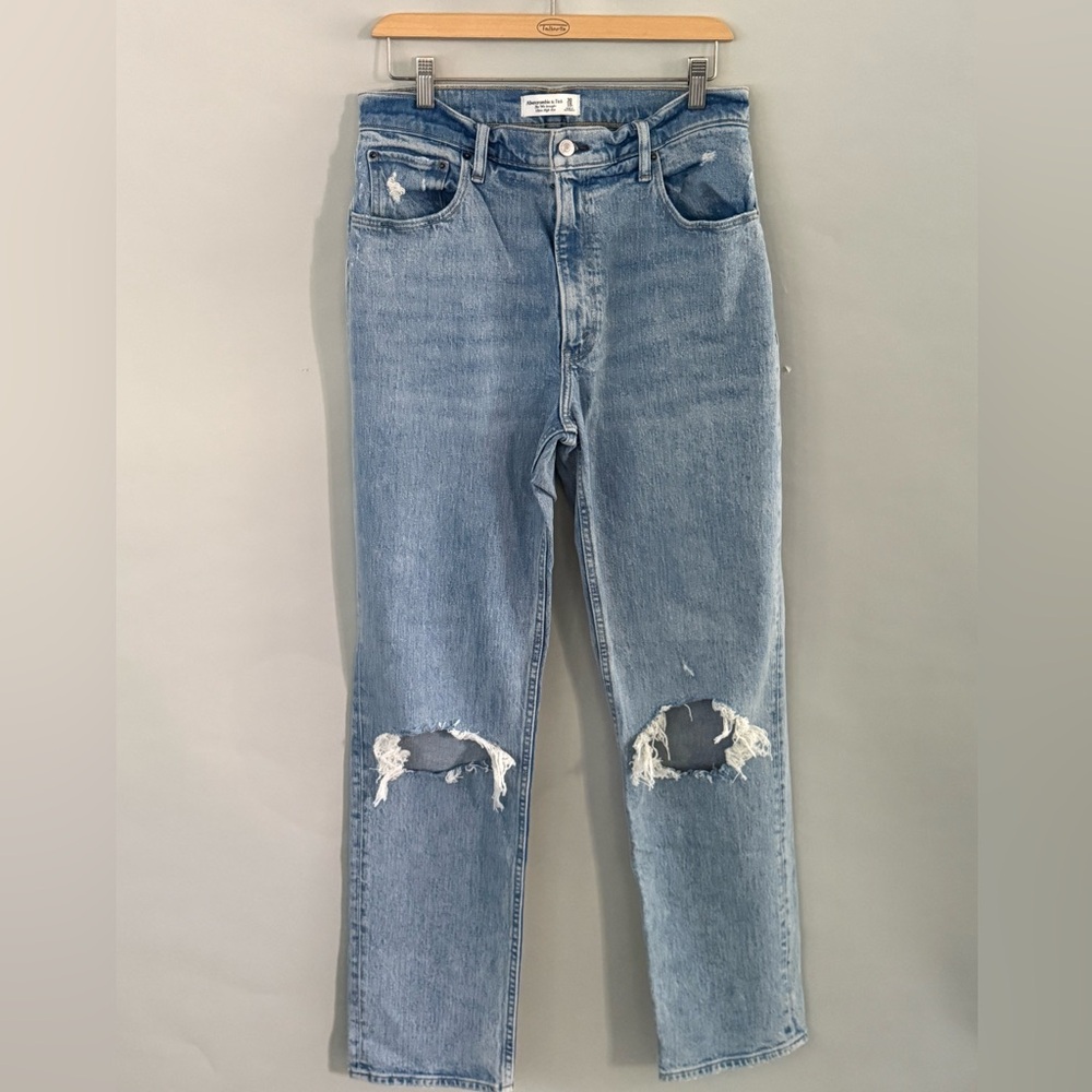 Abercrombie & Fitch 90s Ultra High Rise
Straight Jeans - 30L